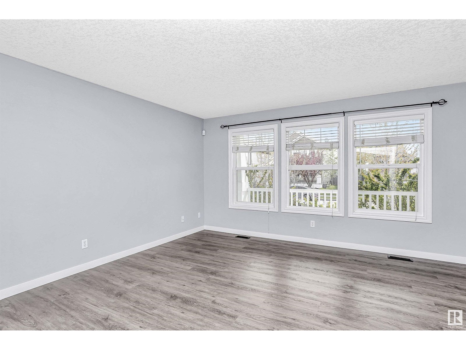 Property at 1130 37A AV NW image 5