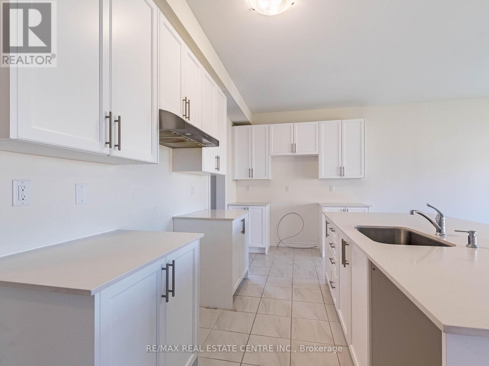 20 Fuller Street, Brampton, Ontario  L6X 5S3 - Photo 15 - W12296146