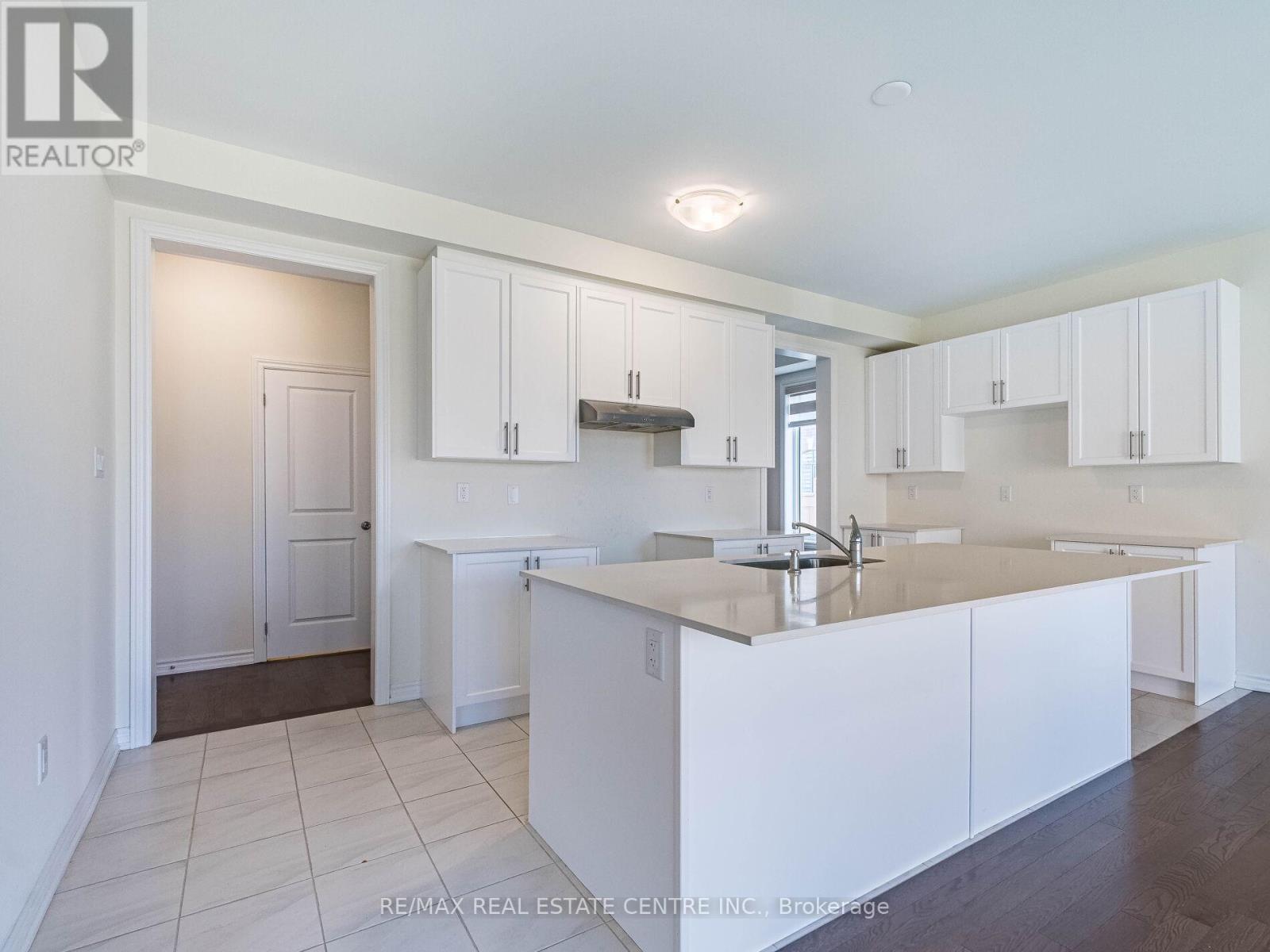 20 Fuller Street, Brampton, Ontario  L6X 5S3 - Photo 16 - W12296146