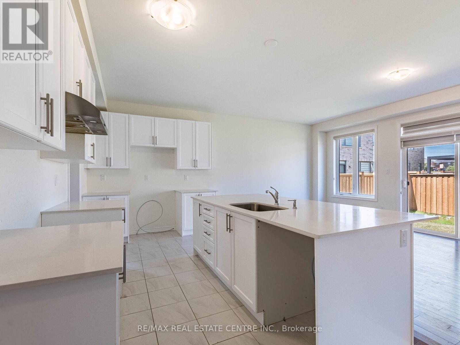 20 Fuller Street, Brampton, Ontario  L6X 5S3 - Photo 17 - W12296146