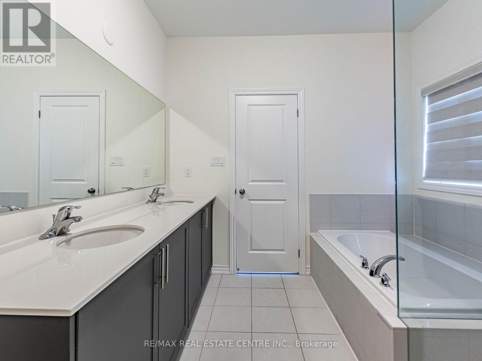 20 Fuller Street, Brampton, Ontario  L6X 5S3 - Photo 30 - W12296146
