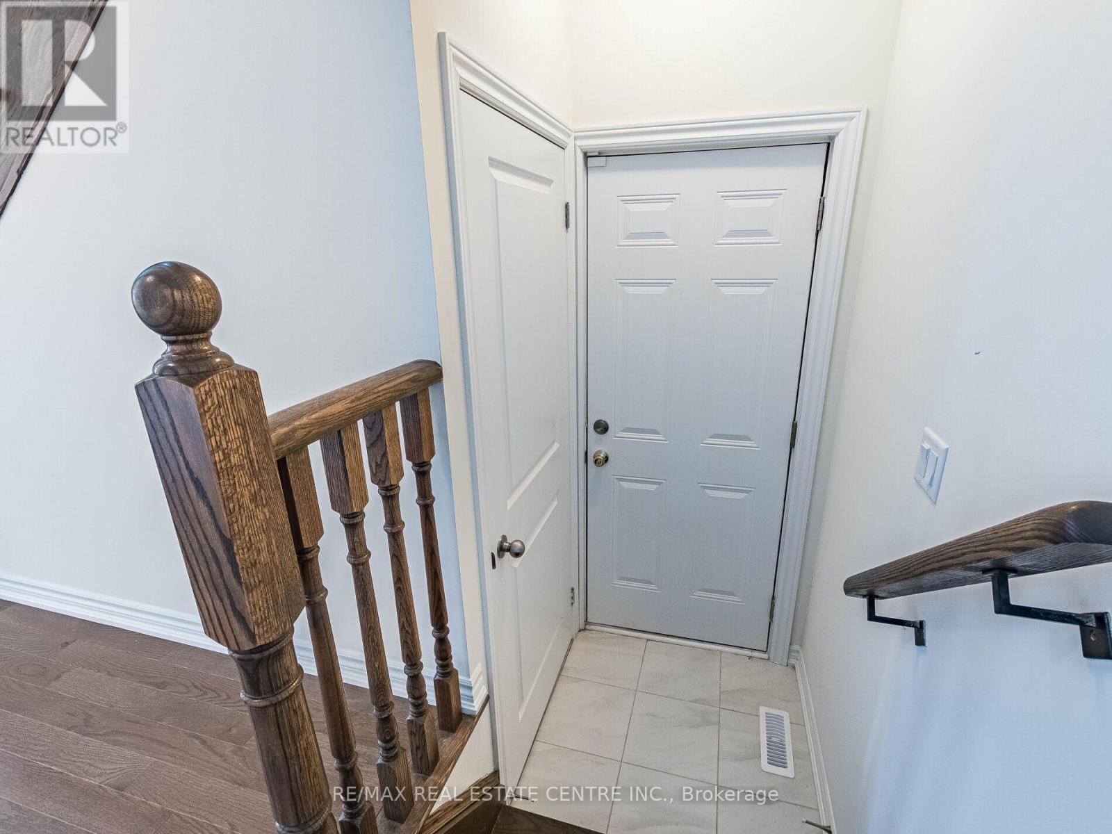 20 Fuller Street, Brampton, Ontario  L6X 5S3 - Photo 44 - W12296146