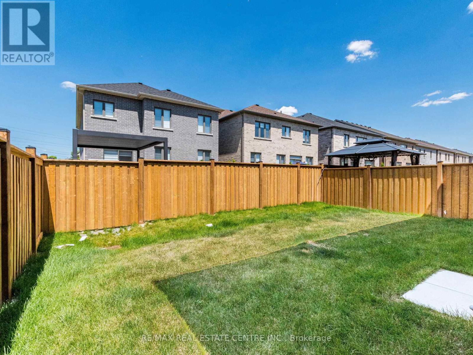 20 Fuller Street, Brampton, Ontario  L6X 5S3 - Photo 47 - W12296146