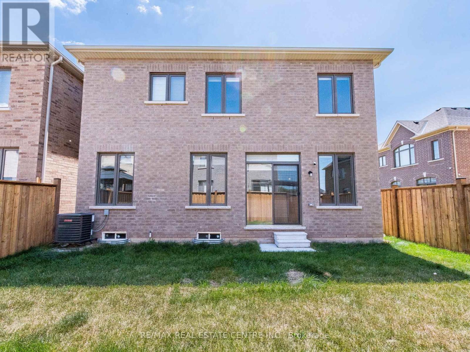 20 Fuller Street, Brampton, Ontario  L6X 5S3 - Photo 48 - W12296146