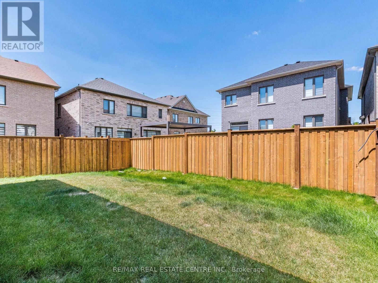20 Fuller Street, Brampton, Ontario  L6X 5S3 - Photo 49 - W12296146