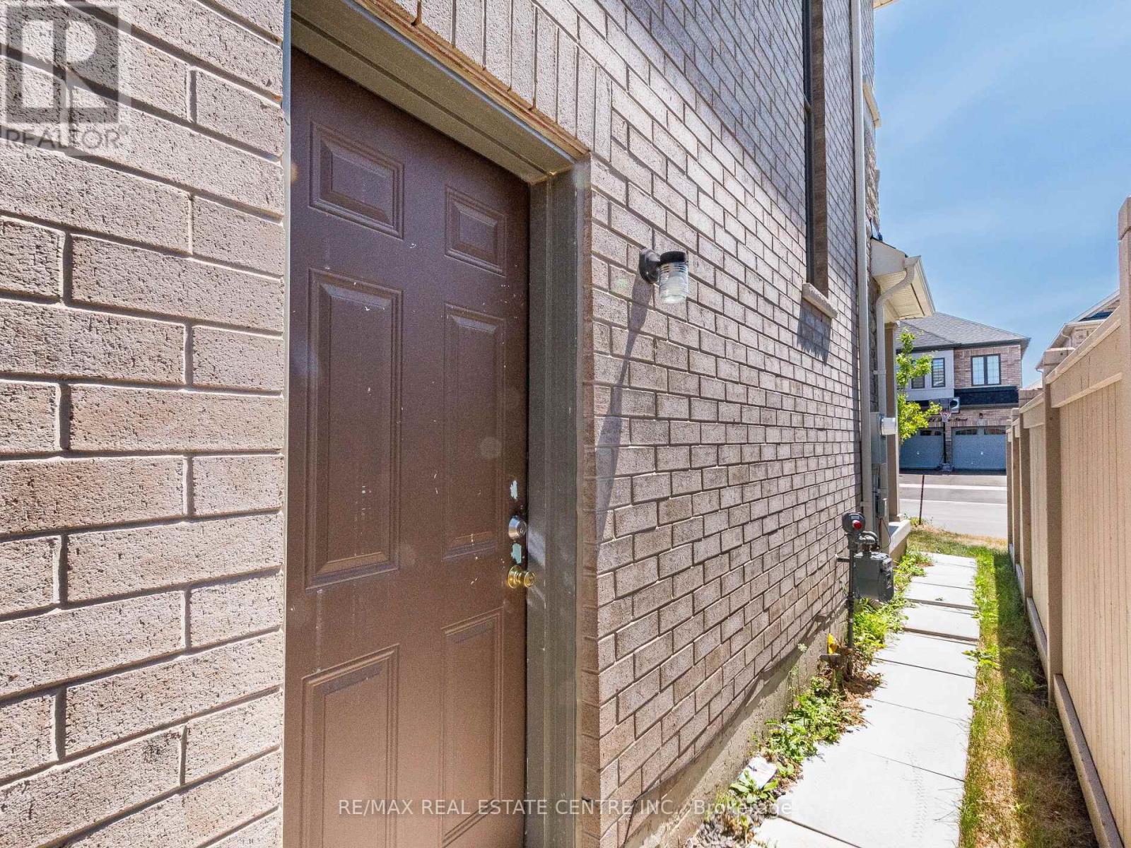 20 Fuller Street, Brampton, Ontario  L6X 5S3 - Photo 50 - W12296146