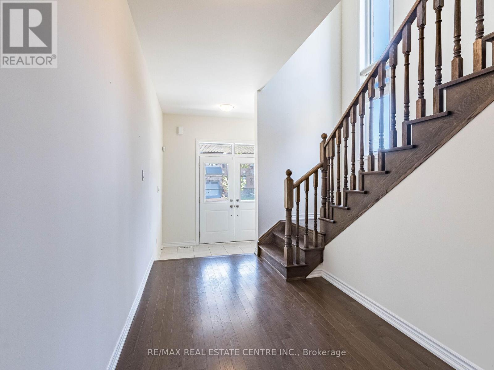 20 Fuller Street, Brampton, Ontario  L6X 5S3 - Photo 7 - W12296146