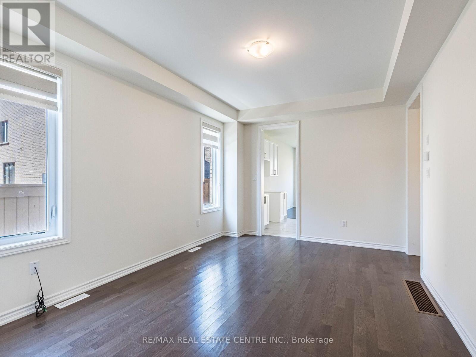 20 Fuller Street, Brampton, Ontario  L6X 5S3 - Photo 8 - W12296146