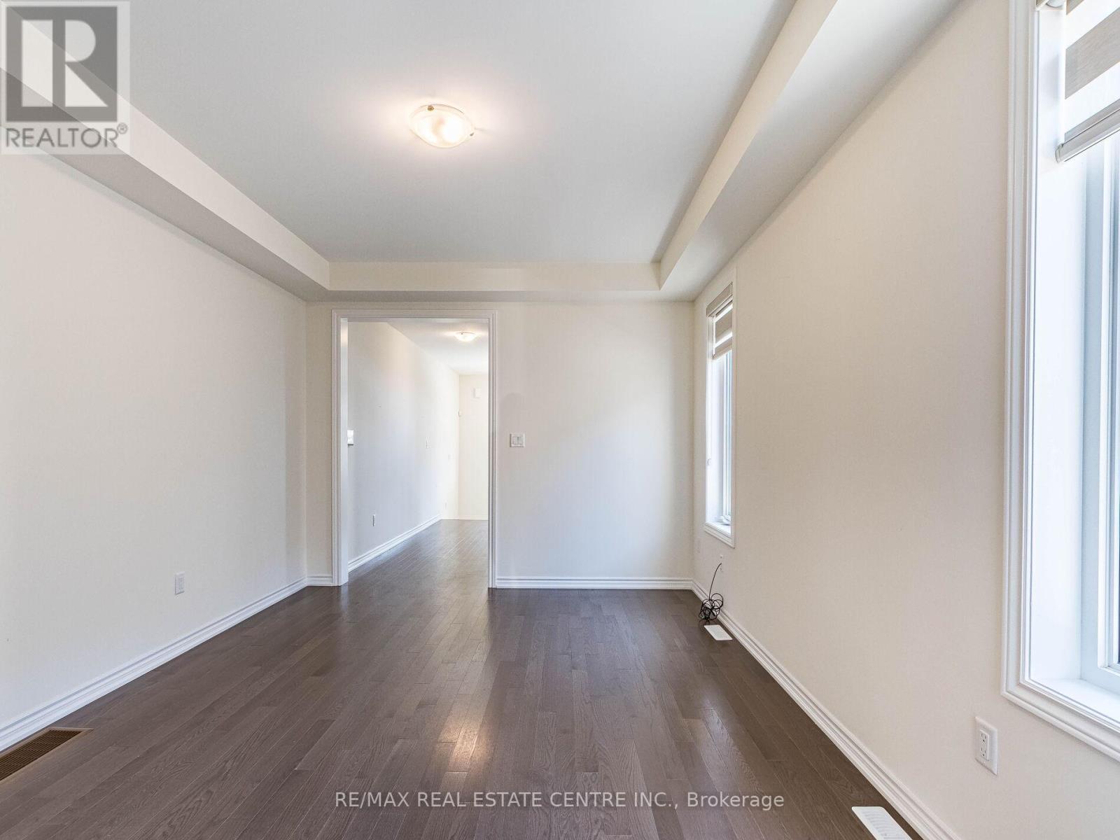 20 Fuller Street, Brampton, Ontario  L6X 5S3 - Photo 9 - W12296146
