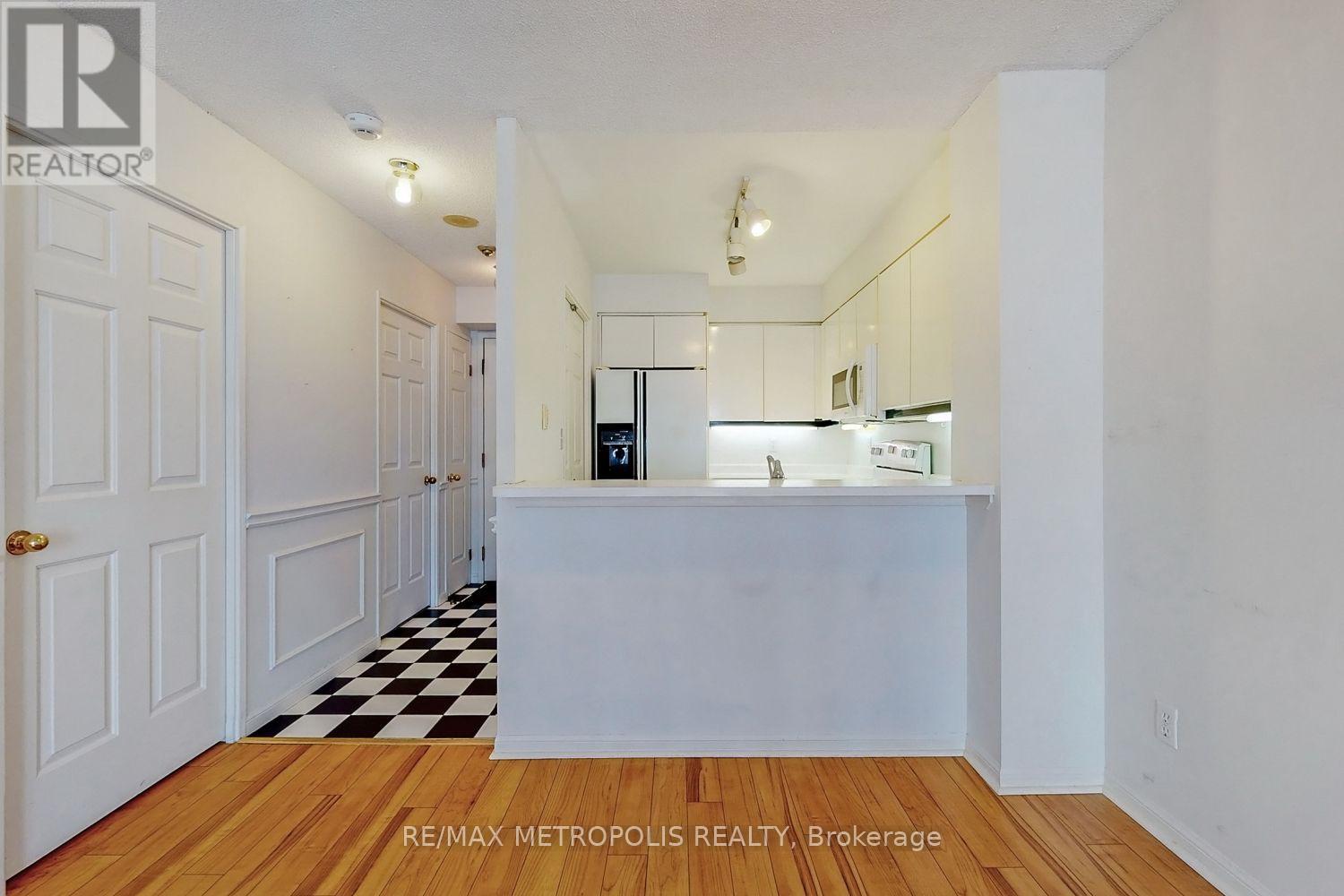 1714 - 7 Carlton Street, Toronto, Ontario  M5B 2M3 - Photo 6 - C12296188
