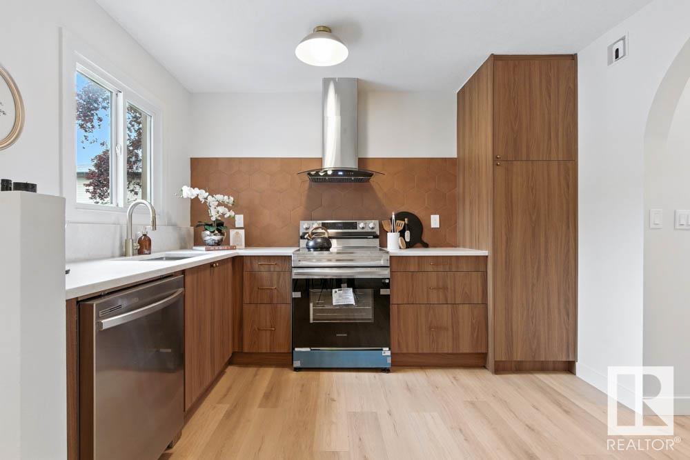 Property at 14025 30 ST NW image 1