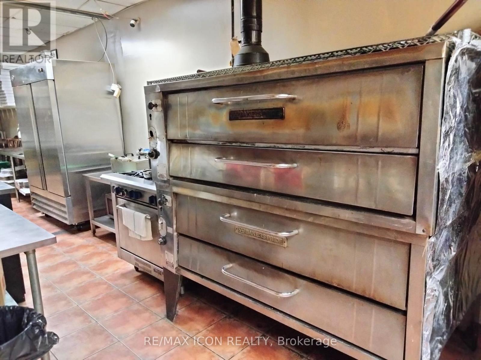 10 & 11 - 775 Southdale Rd Road E, London South (South Y), Ontario  N6E 2C6 - Photo 11 - X12296213