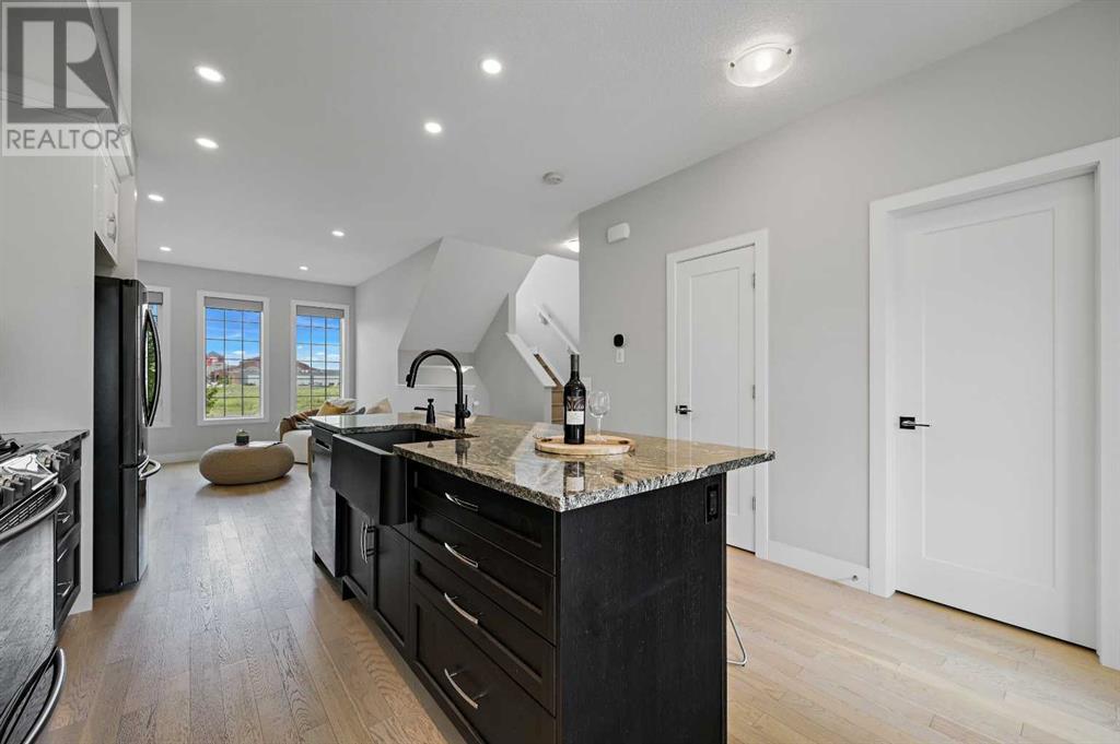 Property at 136 Greenbriar Way NW image 4