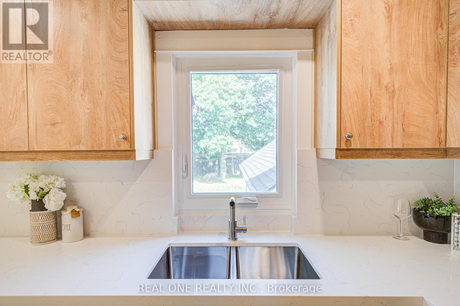 4052 St James Avenue, Niagara Falls, Ontario  L2E 6H6 - Photo 10 - X12296226