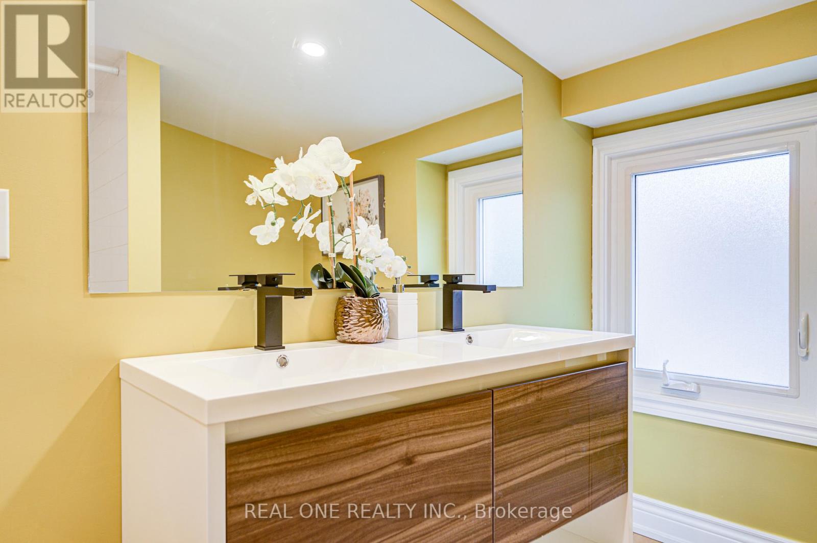 4052 St James Avenue, Niagara Falls, Ontario  L2E 6H6 - Photo 23 - X12296226