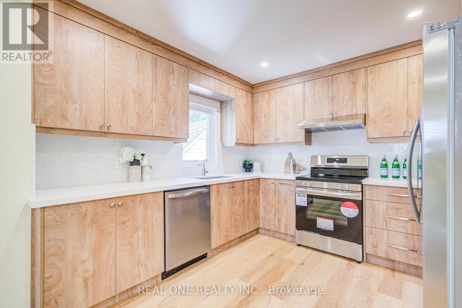 4052 St James Avenue, Niagara Falls, Ontario  L2E 6H6 - Photo 9 - X12296226