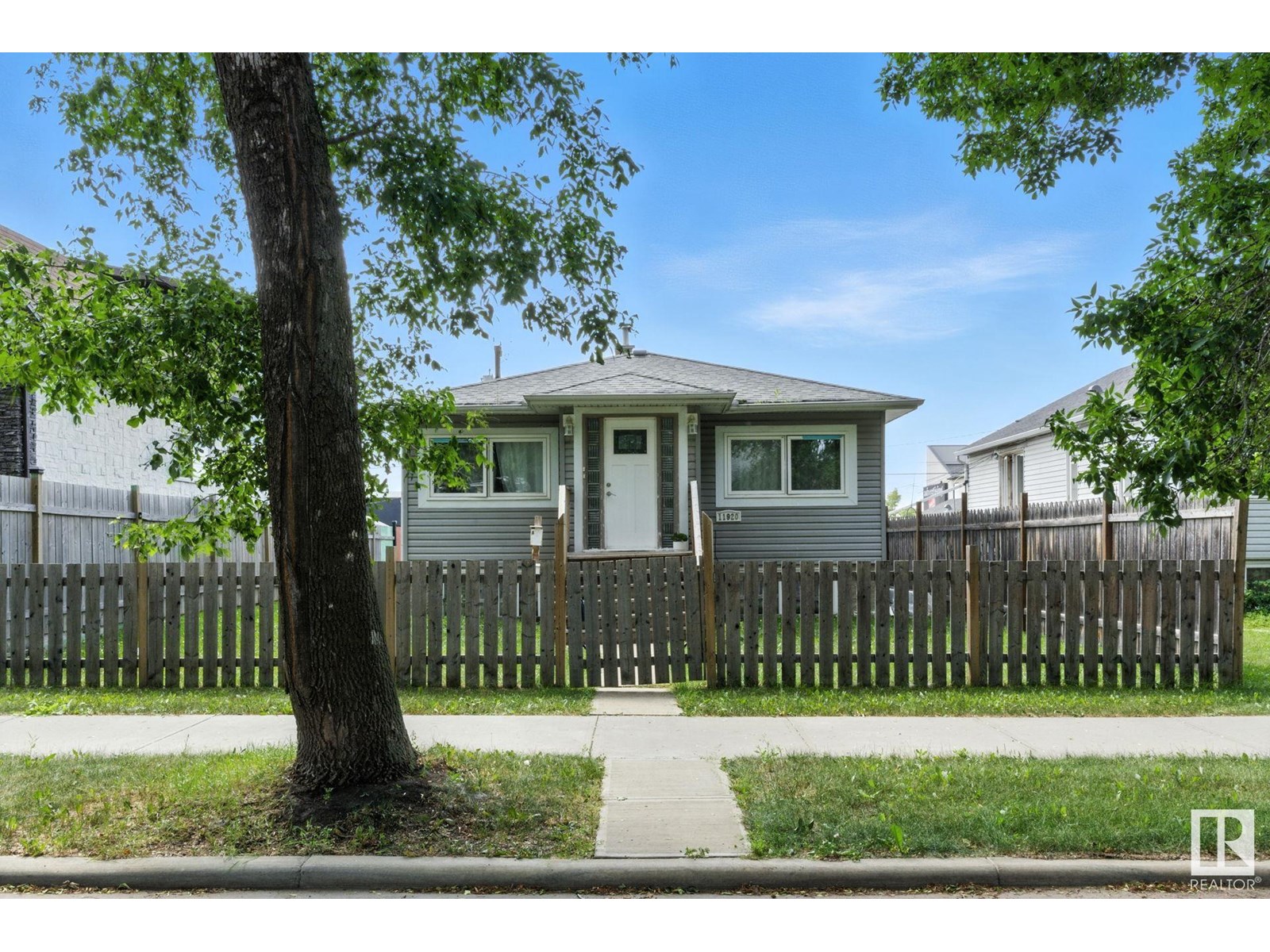 Property at 11920 71 ST NW image 1