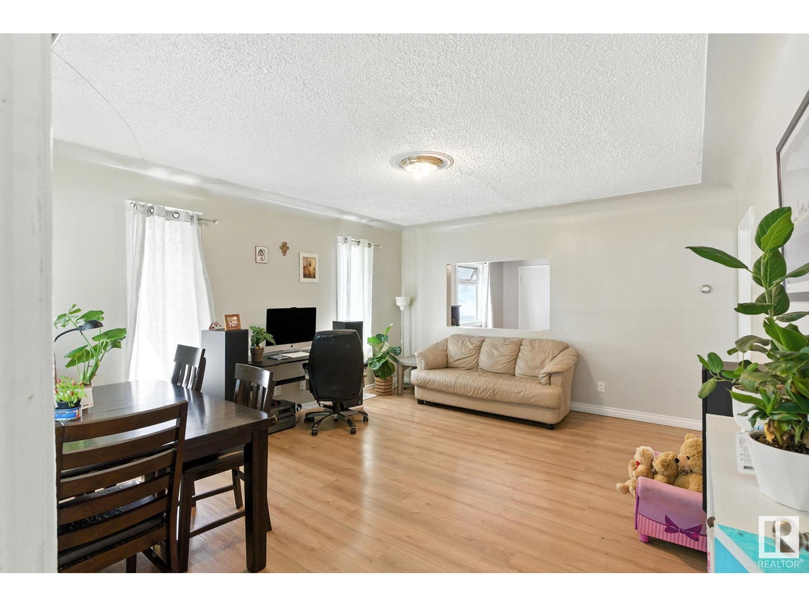 Property at 11920 71 ST NW image 4