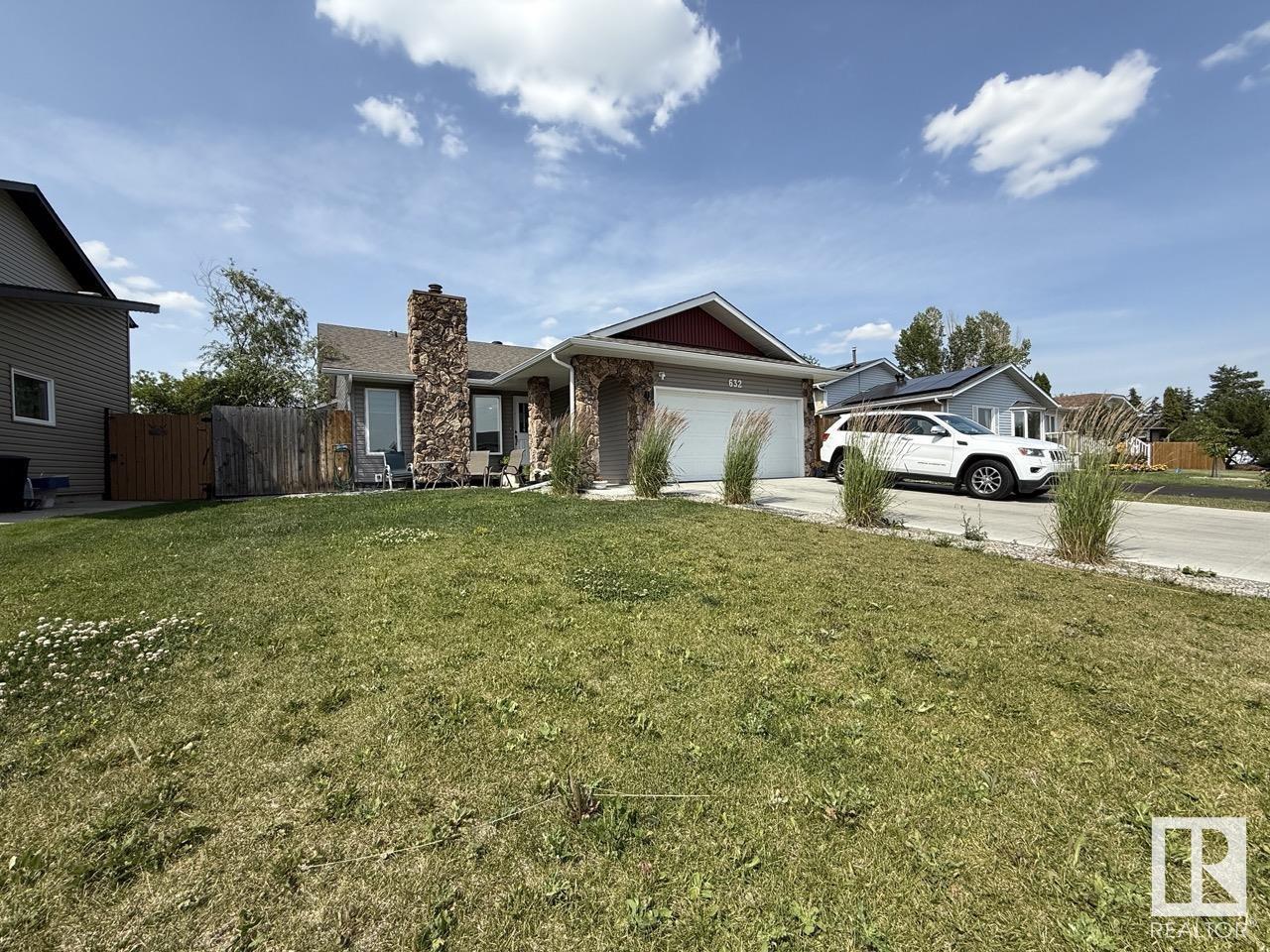 Property at 632 WARWICK RD NW image 2