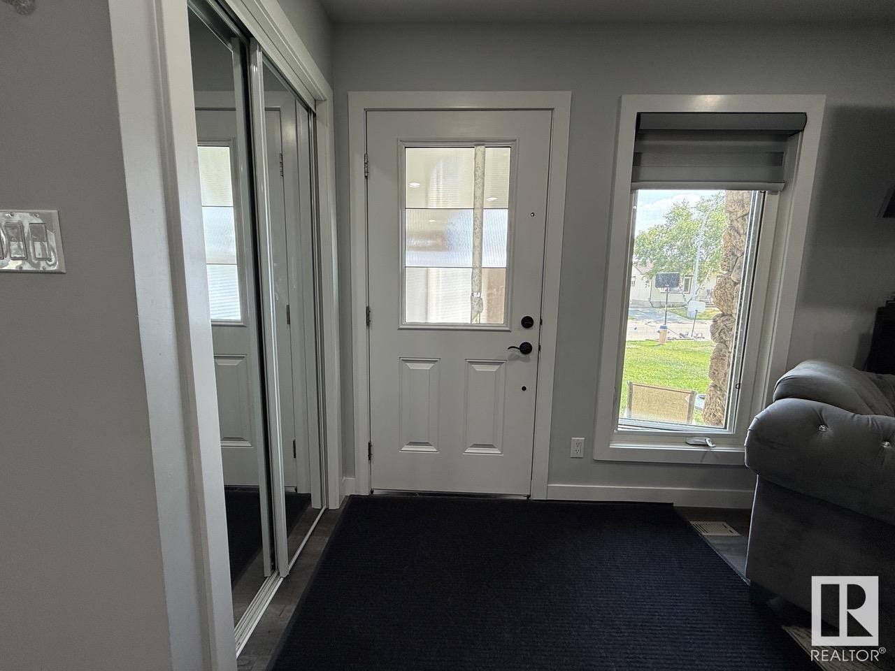 Property at 632 WARWICK RD NW image 5