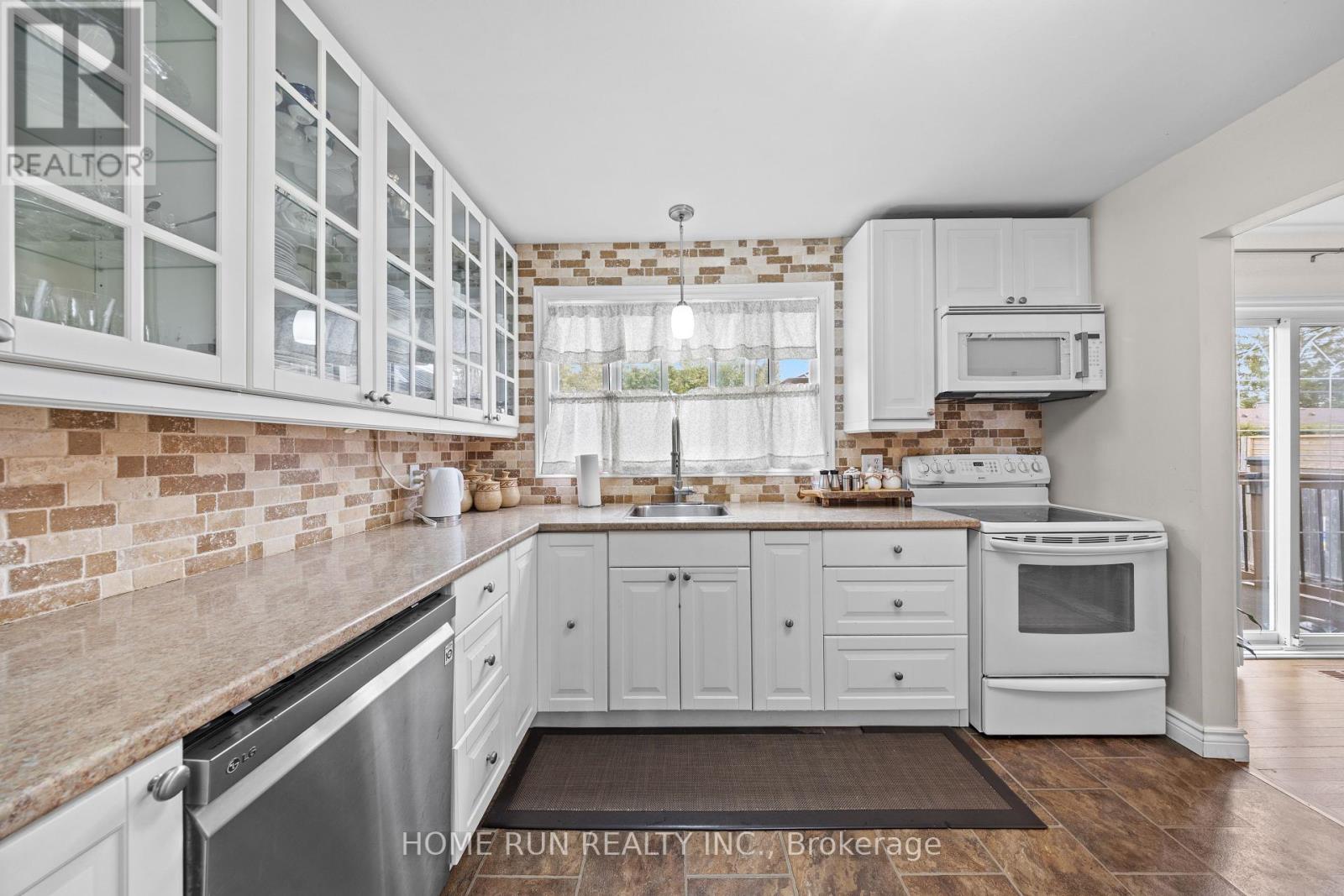 44 Knoxdale Road, Ottawa, Ontario  K2G 1A3 - Photo 8 - X12296249