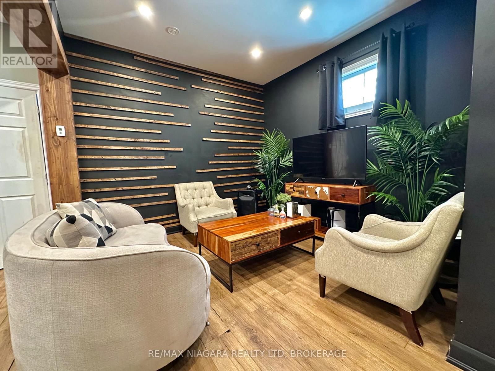 5842 Ferry Street, Niagara Falls, Ontario  L2G 1S9 - Photo 12 - X12296241