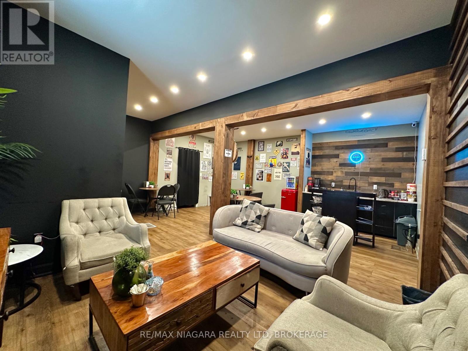 5842 Ferry Street, Niagara Falls, Ontario  L2G 1S9 - Photo 13 - X12296241
