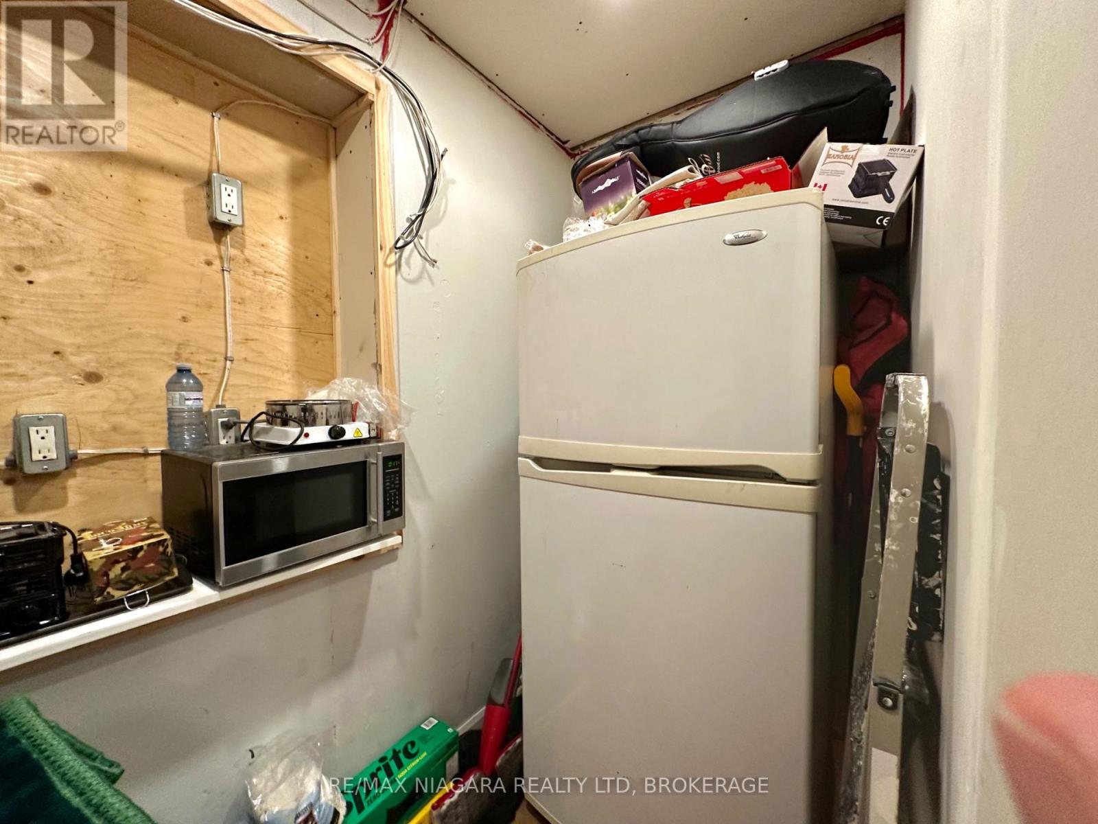 5842 Ferry Street, Niagara Falls, Ontario  L2G 1S9 - Photo 17 - X12296241