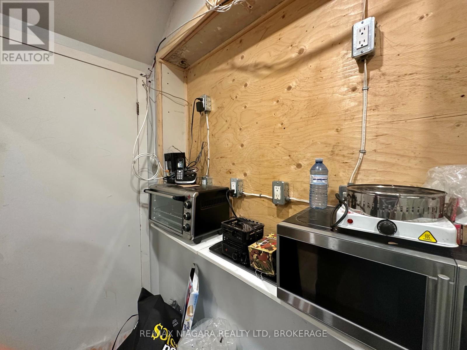 5842 Ferry Street, Niagara Falls, Ontario  L2G 1S9 - Photo 18 - X12296241