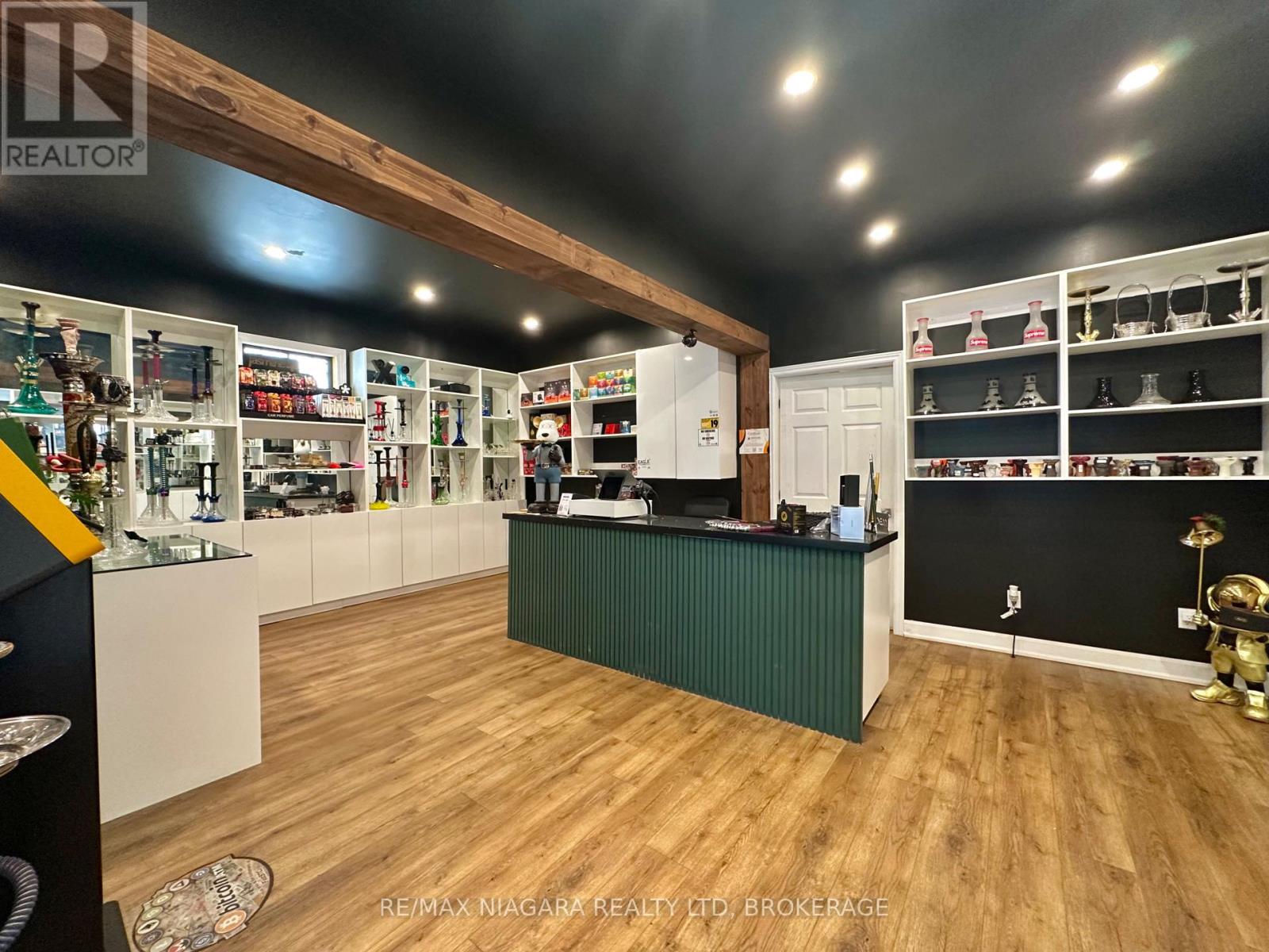 5842 Ferry Street, Niagara Falls, Ontario  L2G 1S9 - Photo 6 - X12296241