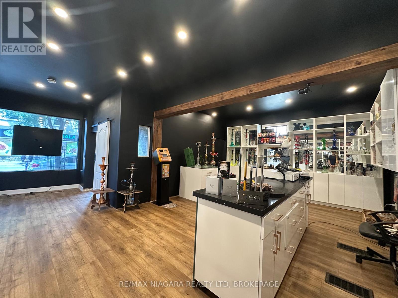 5842 Ferry Street, Niagara Falls, Ontario  L2G 1S9 - Photo 7 - X12296241