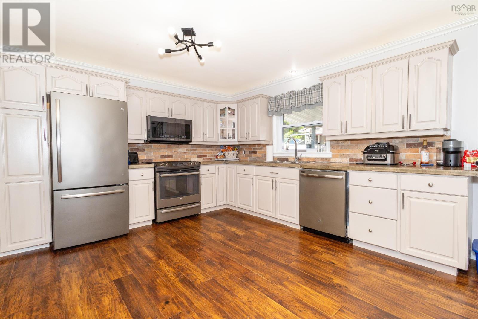 56 Holic Avenue, North Sydney, Nova Scotia  B2A 3R8 - Photo 10 - 202518159