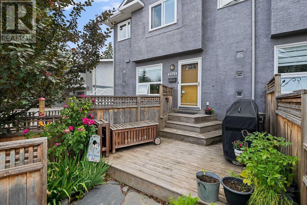 Property at 2043 35 Avenue SW image 1
