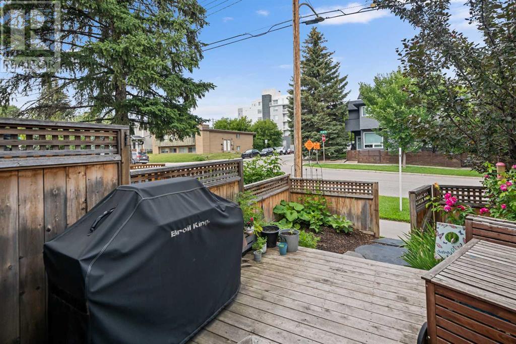 Property at 2043 35 Avenue SW image 3