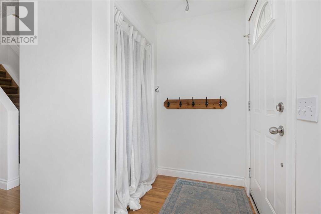 Property at 2043 35 Avenue SW image 4