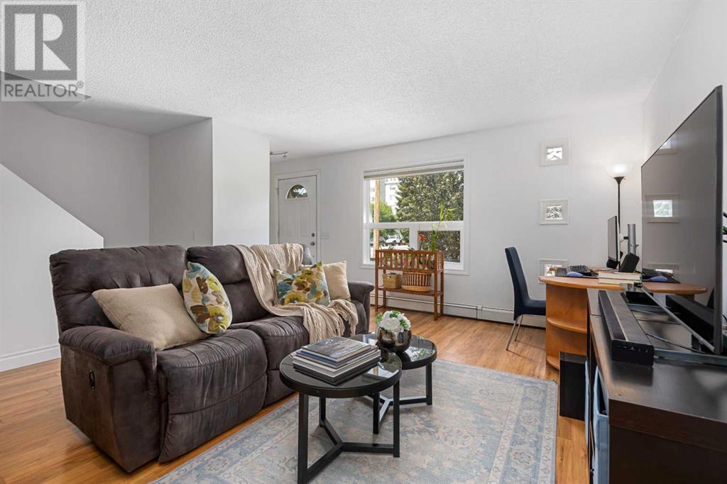 Property at 2043 35 Avenue SW image 5
