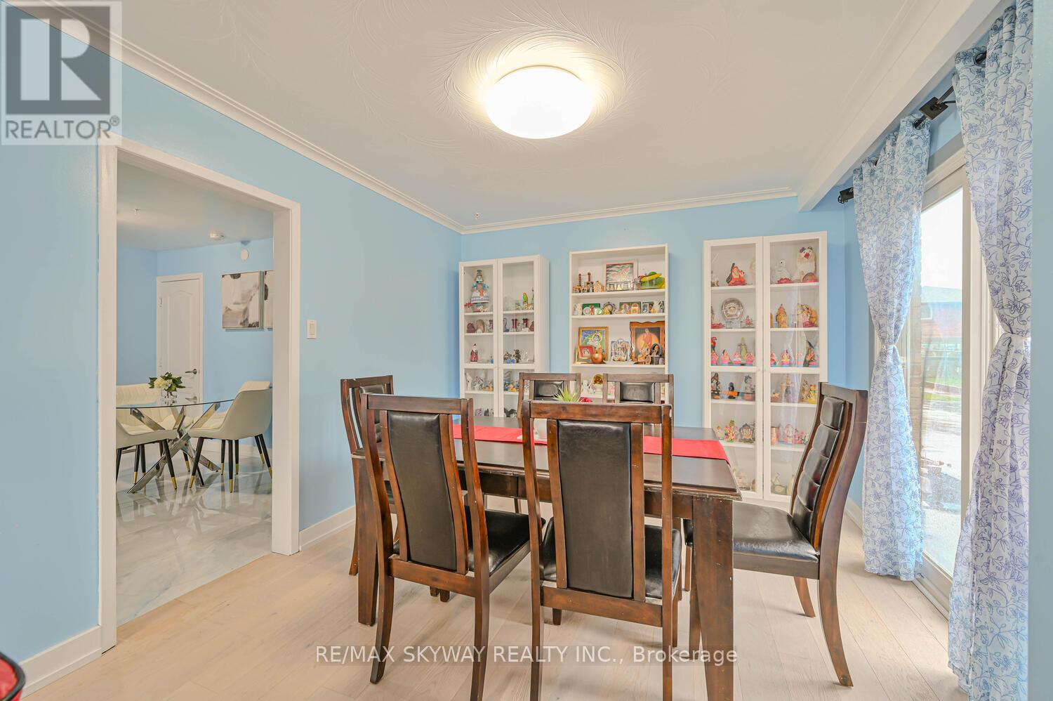 7517 Lully Court, Mississauga, Ontario  L4T 2P2 - Photo 8 - W12284243