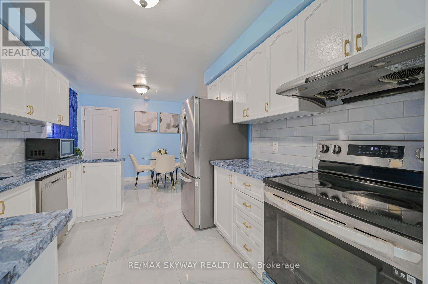 7517 Lully Court, Mississauga, Ontario  L4T 2P2 - Photo 12 - W12284243