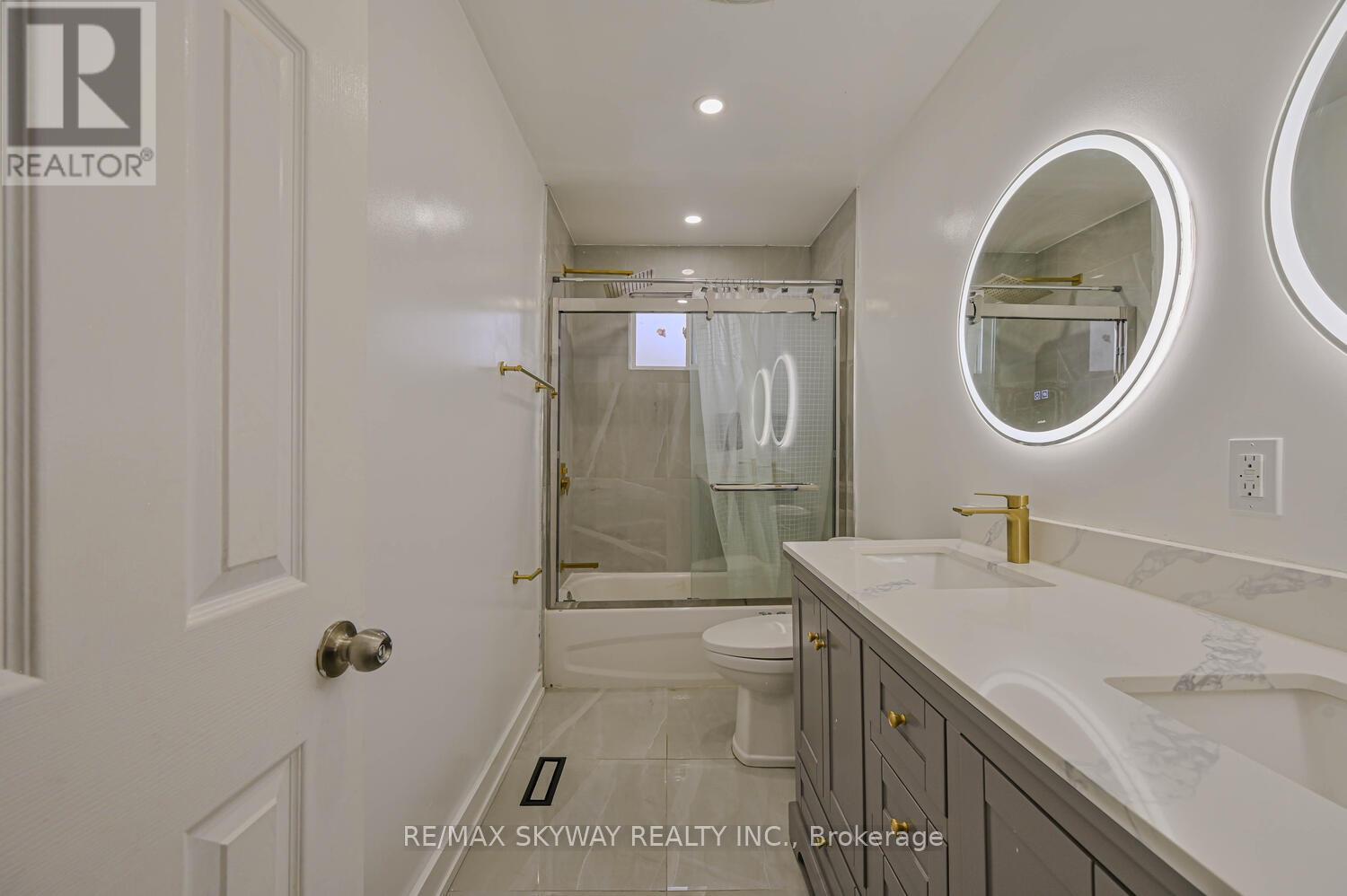 7517 Lully Court, Mississauga, Ontario  L4T 2P2 - Photo 21 - W12284243
