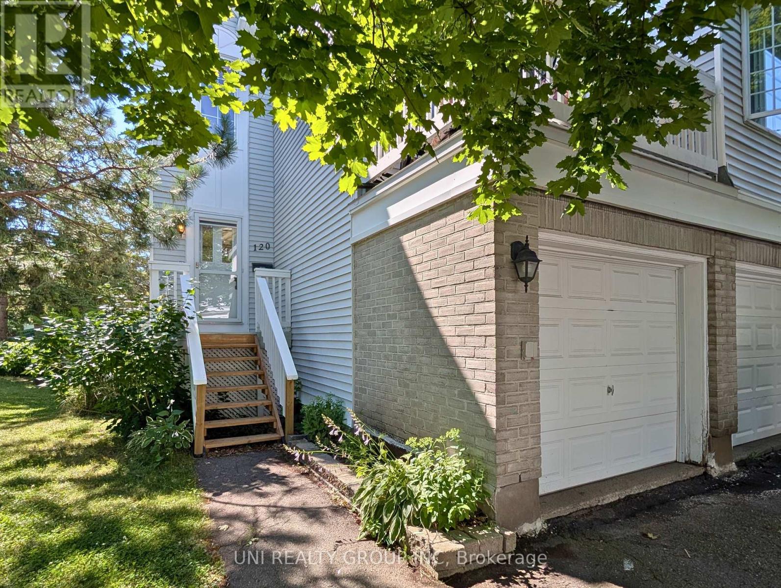 Property at 120 CASTLEGREEN PRIVATE image 3
