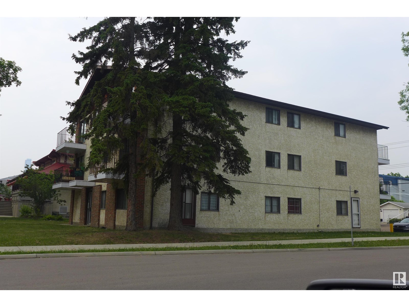 Property at 11348 97 ST NW image 3