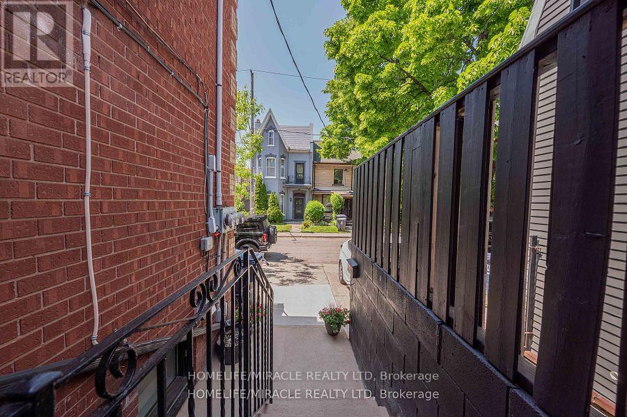 1 Givins Street, Toronto, Ontario  M6J 2X5 - Photo 14 - C12296332