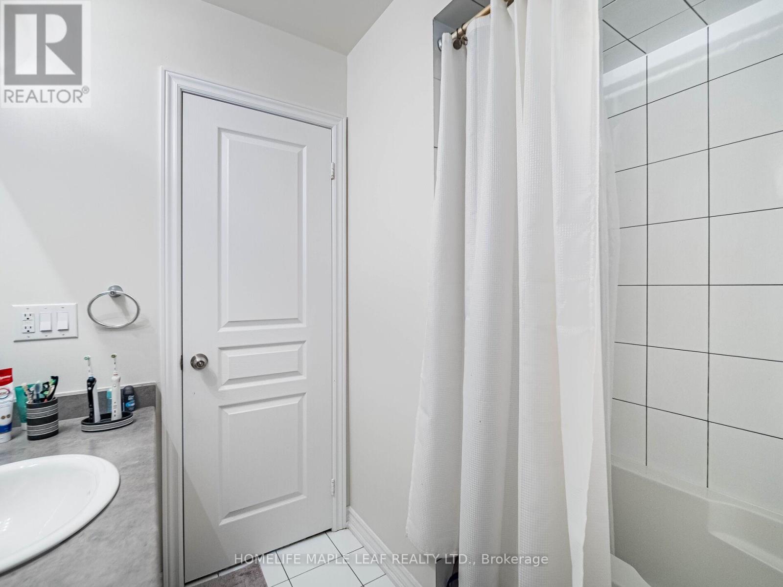 1454 Chretien Street, Milton, Ontario  L9E 1J1 - Photo 35 - W12296342
