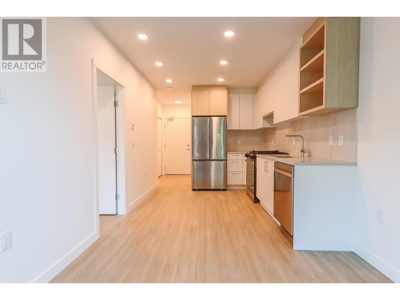 102 723 Grover Avenue, Coquitlam, British Columbia  V3J 3M6 - Photo 2 - R3028790