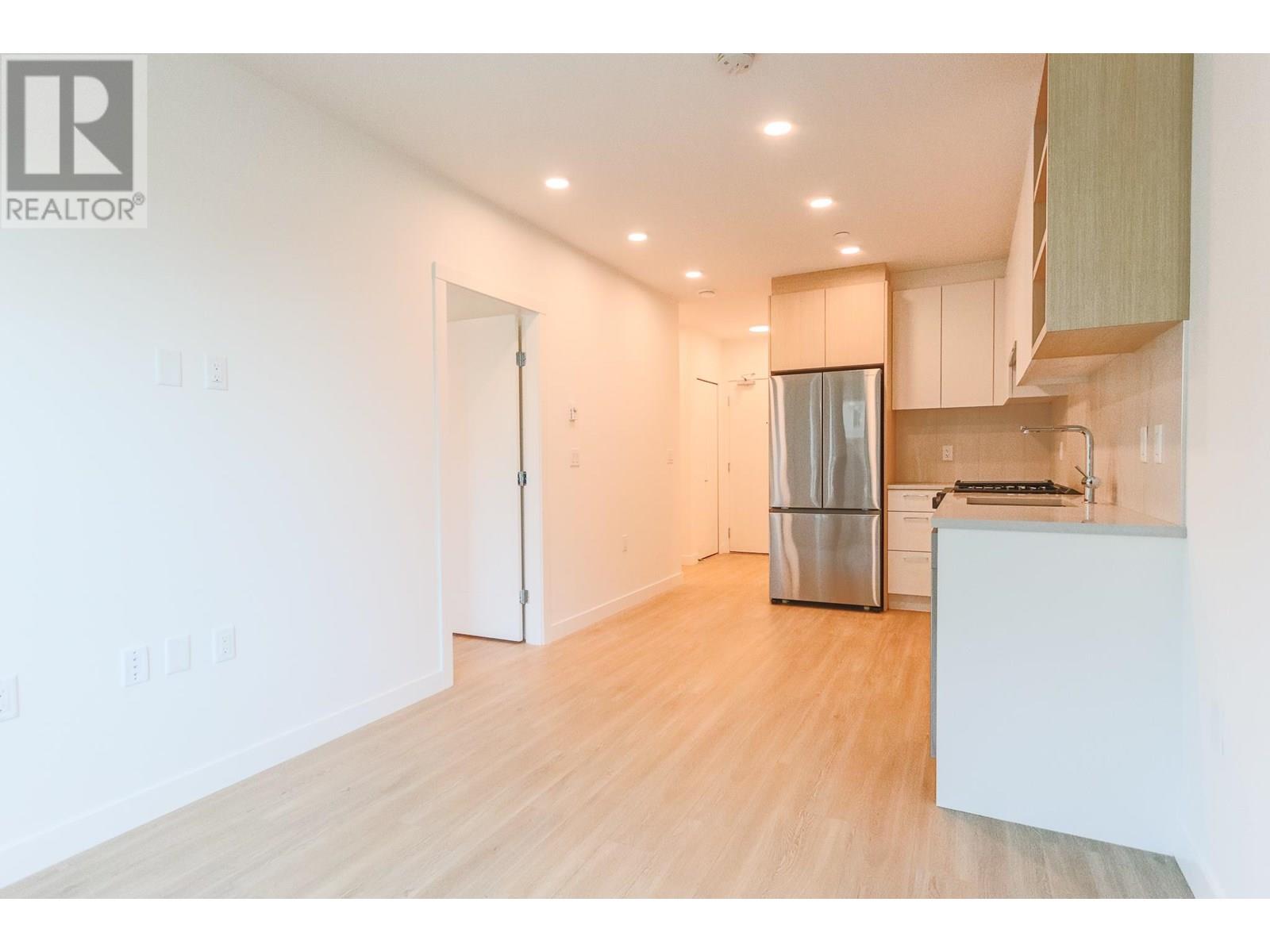 102 723 Grover Avenue, Coquitlam, British Columbia  V3J 3M6 - Photo 3 - R3028790