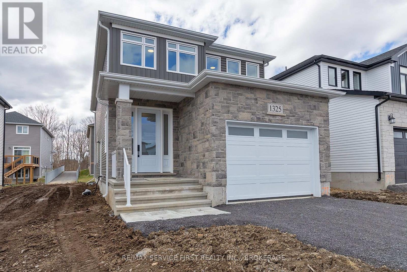 Property at E71 - 1325 TURNBULL WAY image 3