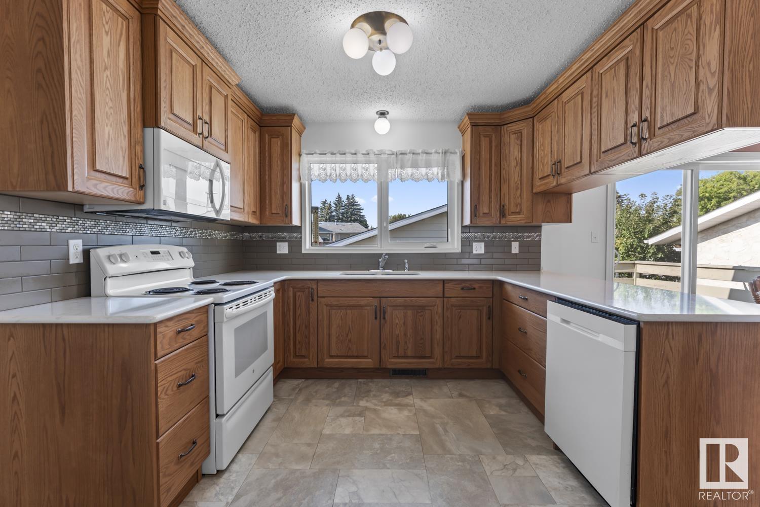 4709 Lakeshore Dr, Bonnyville Town, Alberta  T9N 1P9 - Photo 4 - E4448825