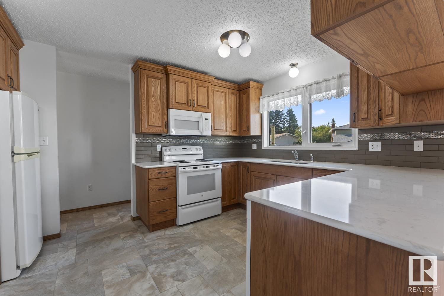 4709 Lakeshore Dr, Bonnyville Town, Alberta  T9N 1P9 - Photo 5 - E4448825
