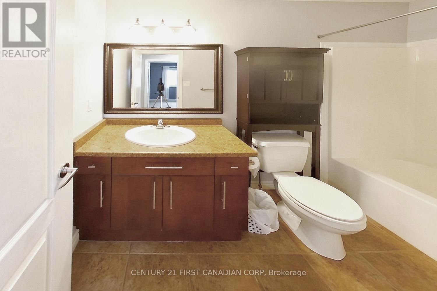 1020 Hanson Crescent, London North, Ontario  N6G 0B9 - Photo 10 - X12296401