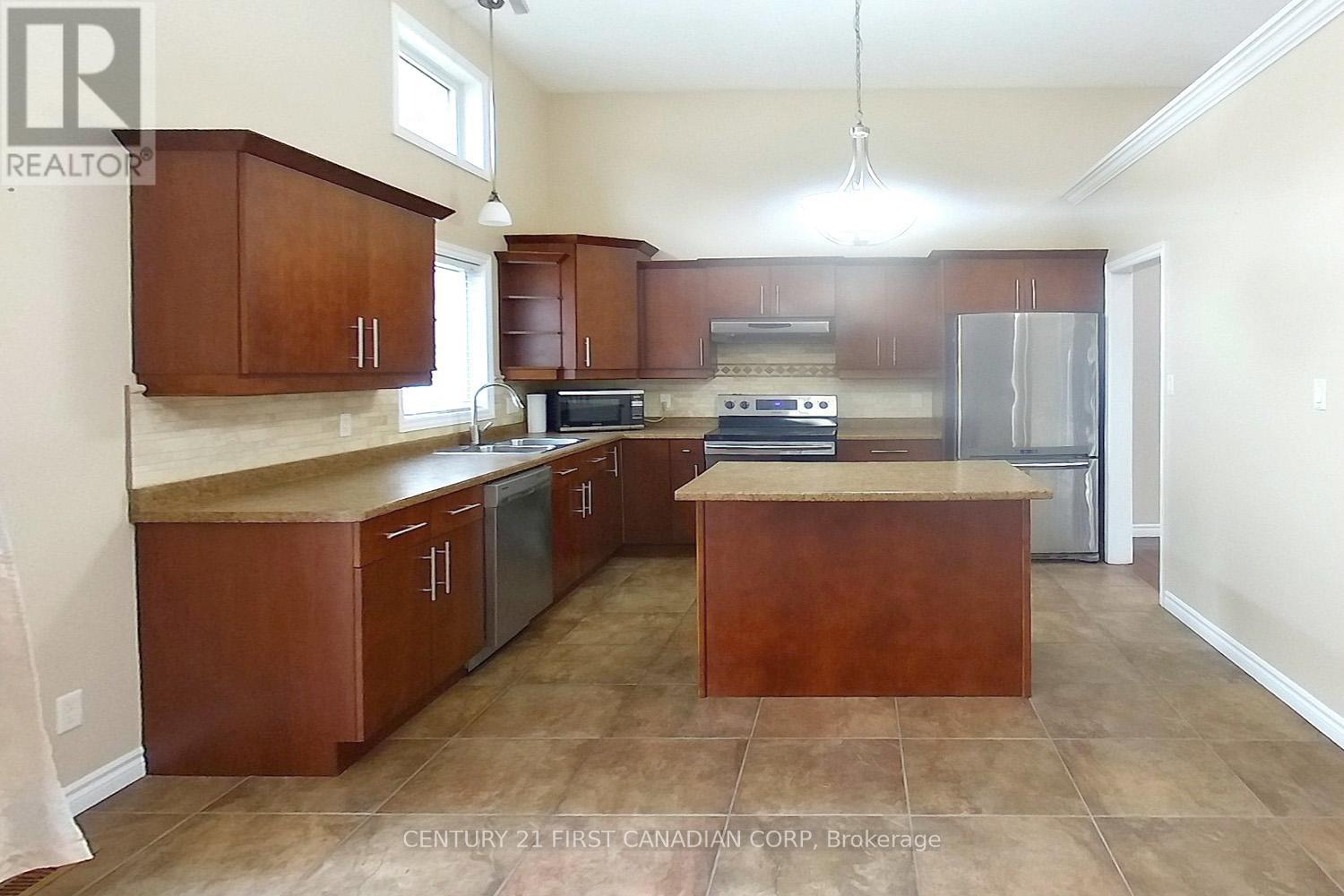 1020 Hanson Crescent, London North, Ontario  N6G 0B9 - Photo 5 - X12296401